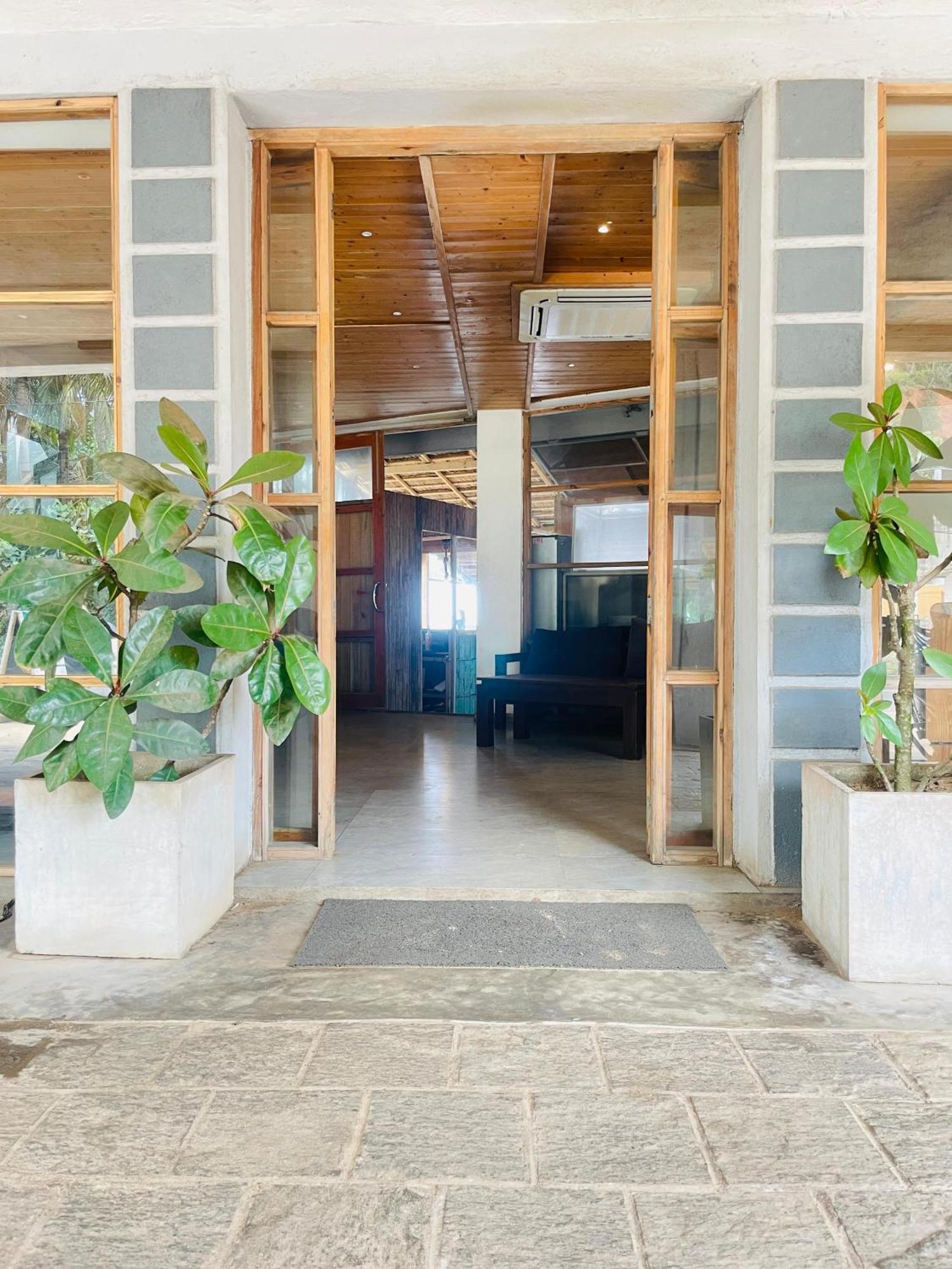 Suncoast Beach Hotel Мірісса Екстер'єр фото